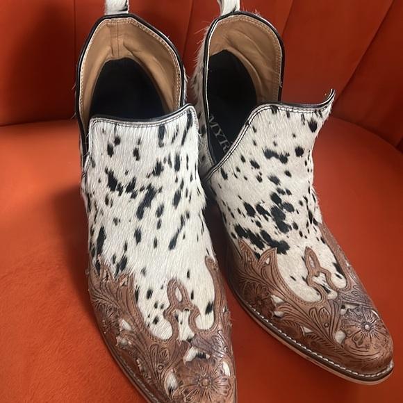 Women’s western booties - Picture 2 of 11